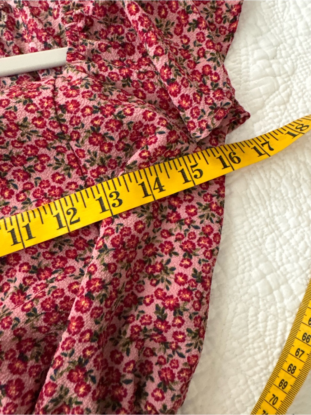 Monteau Pink Floral Smocked Crop Top w/short flutter sleeves. Small. Great shape - Picture 13 of 15